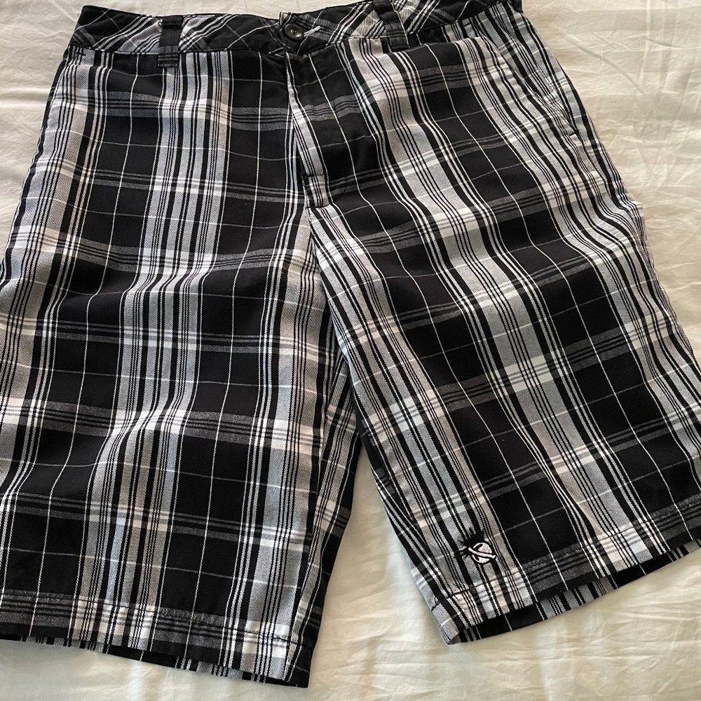 Lost men's plaid shorts black white 32in waist, 12in inseam, 22in overall length